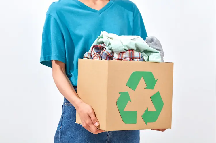 Hành động tái chế quần áo